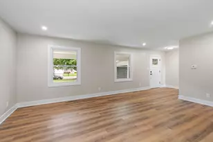 619 Dartmoor Dr, Crystal Lake, IL 60014 - Photo 4