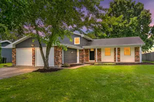 619 Dartmoor Dr, Crystal Lake, IL 60014 - Photo 2