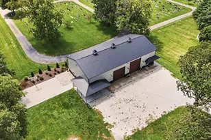 652 E Summer St, Paxton, IL 60957 - Photo 44