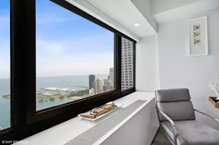 175 E Delaware Pl, Chicago, IL 60611 - Photo 16