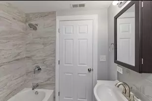 6322 N Francisco Ave, Chicago, IL 60659 - Photo 10