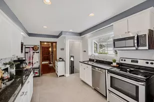693 S Spring Rd, Elmhurst, IL 60126 - Photo 10