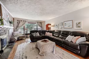 693 S Spring Rd, Elmhurst, IL 60126 - Photo 4
