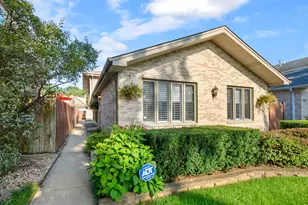 10633 S Whipple St, Chicago, IL 60655 - Photo 1