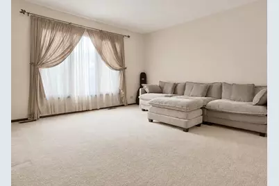 330 Elmwood Lane, Bloomingdale, IL 60108 - Photo 2