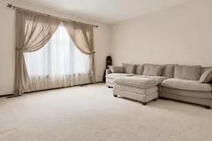 330 Elmwood Ln, Bloomingdale, IL 60108 - Photo 2