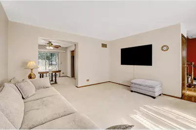 330 Elmwood Lane, Bloomingdale, IL 60108 - Photo 4