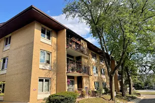 2460 W Talcott Rd, Park Ridge, IL 60068 - Photo 2