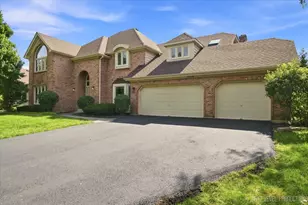2318 River Woods Dr, Naperville, IL 60565 - Photo 2