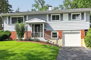 730 Hillcrest Blvd, Hoffman Estates, IL 60169 - Photo 1