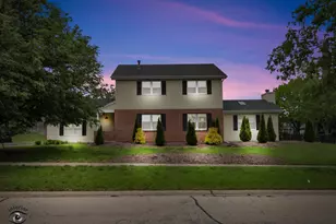 8348 Adbeth Ave, Woodridge, IL 60517 - Photo 4