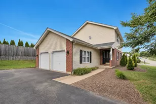 8348 Adbeth Ave, Woodridge, IL 60517 - Photo 2