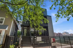 5039 N Winthrop Ave, Chicago, IL 60640 - Photo 1