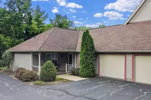 801 Victoria Dr, Woodstock, IL 60098 - Photo 2