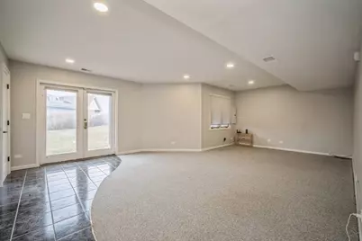 933 W Essex Place, Arlington Heights, IL 60004 - Photo 14