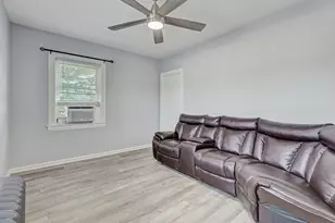 6 S Monterey Ave, Villa Park, IL 60181 - Photo 6