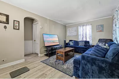 10152 S Bensley Avenue, Chicago, IL 60617 - Photo 2