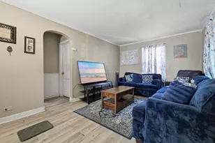 10152 S Bensley Ave, Chicago, IL 60617 - Photo 2