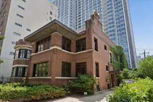 717 W Junior Terrace, Chicago, IL 60613 - Photo 1