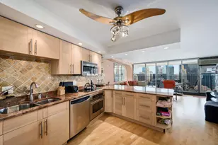 300 N State St, Chicago, IL 60654 - Photo 8