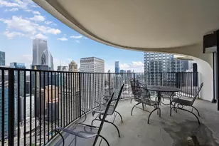 300 N State St, Chicago, IL 60654 - Photo 14