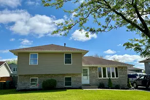 6908 Townsend Blvd, Plainfield, IL 60586 - Photo 2