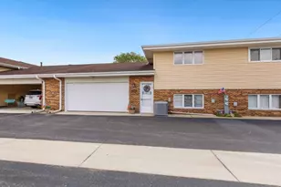 7340 W 154th St, Orland Park, IL 60462 - Photo 2