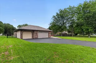 6633 Shadybrook Trail, Loves Park, IL 61111 - Photo 2