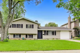 917 Aimtree Pl, Schaumburg, IL 60194 - Photo 1