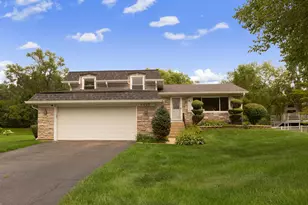 4425 Thornbark Ct, Hoffman Estates, IL 60192 - Photo 2