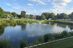 301 Cherrywood Ct, Vernon Hills, IL 60061 - Photo 2