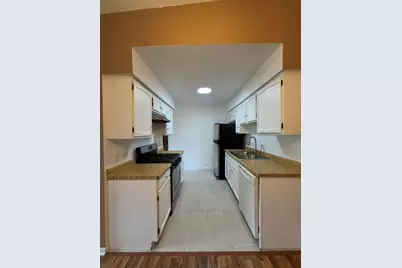 301 Cherrywood Court #301, Vernon Hills, IL 60061 - Photo 6