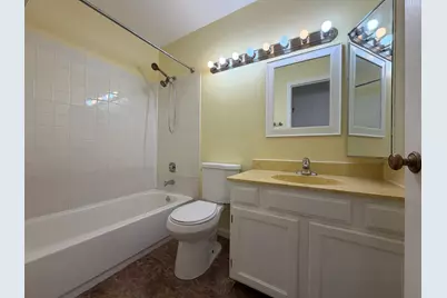 301 Cherrywood Court #301, Vernon Hills, IL 60061 - Photo 10