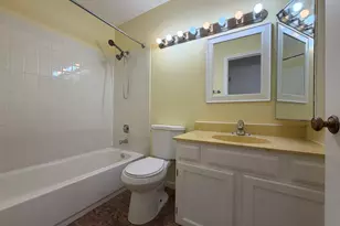 301 Cherrywood Ct, Vernon Hills, IL 60061 - Photo 10