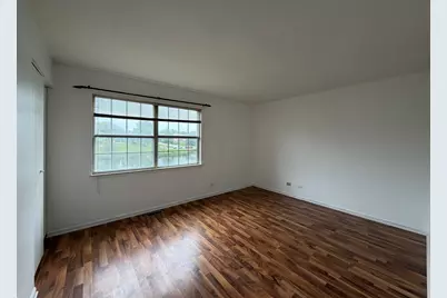 301 Cherrywood Court #301, Vernon Hills, IL 60061 - Photo 8