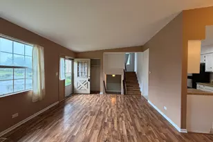 301 Cherrywood Ct, Vernon Hills, IL 60061 - Photo 4
