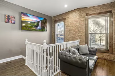 231 E 59th Street #1, Chicago, IL 60637 - Photo 2