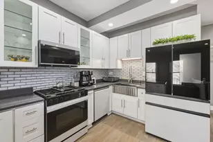 231 E 59th St, Chicago, IL 60637 - Photo 4