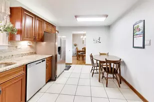 8938 S 81st Ave, Hickory Hills, IL 60457 - Photo 12