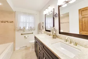 8938 S 81st Ave, Hickory Hills, IL 60457 - Photo 20