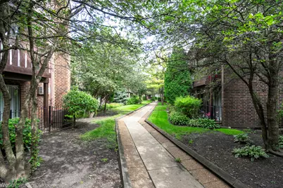 1305 E Turtle Creek Circle #E, Palatine, IL 60074 - Photo 4