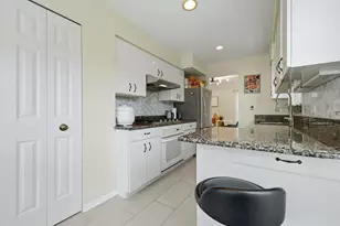 1 The Court Of Harbinger Falls, Northbrook, IL 60062 - Photo 6