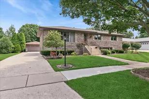 14045 Terry Dr, Orland Park, IL 60462 - Photo 2