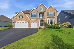 3589 Emerald Rd, Elgin, IL 60124 - Photo 4