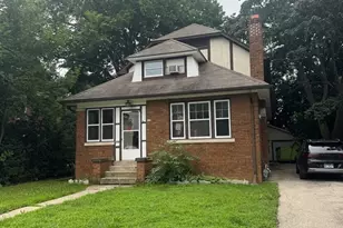 621 W Keith Ave, Waukegan, IL 60085 - Photo 1