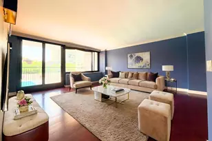 1555 N Sandburg Terrace, Chicago, IL 60610 - Photo 4
