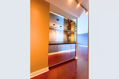1555 N Sandburg Terrace #305K, Chicago, IL 60610 - Photo 18