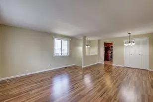 1101 Quanset Ct, Schaumburg, IL 60194 - Photo 6