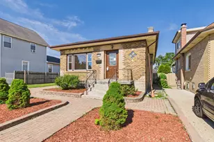 2716 N 75th Ct, Elmwood Park, IL 60707 - Photo 2