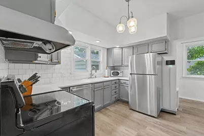 511 W Columbia Avenue, Champaign, IL 61820 - Photo 10